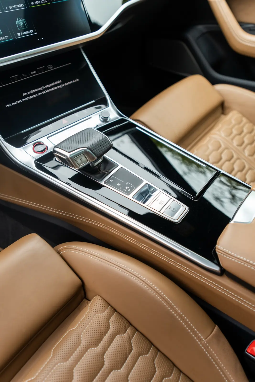 Console en leder: strak